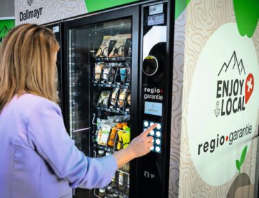 The Enjoy Local vending machine is filled with regional products © Tobias Westen Photography